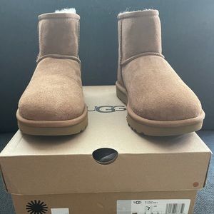 New Women’s size 7 UGG boots Classic Mini ll Boot